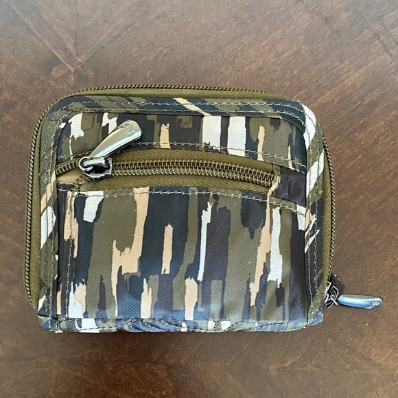 Lug Quilted Camouflage Wallet - Picture 2 of 6